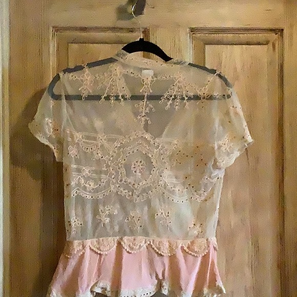 Snak Embroidered top. - Picture 6 of 6